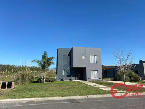 Casa en venta de 3 dormitorios en Loma Verde