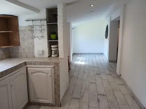Casa Quinta de 5 ambientes con amplio terreno, piscina y galería en El Trébol. La Unión, Ezeiza.
