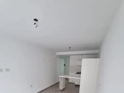DEPARTAMENTO MONOAMBIENTE EN 1ER PISO AL CONTRA FRENTE, A ESTRENAR. EXCELENTE UBICACION.