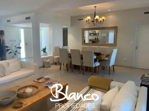 Casa 5 ambientes con 3 baños