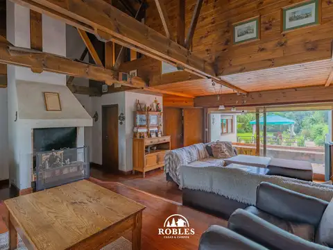 Casa 5 ambientes con 4 baños