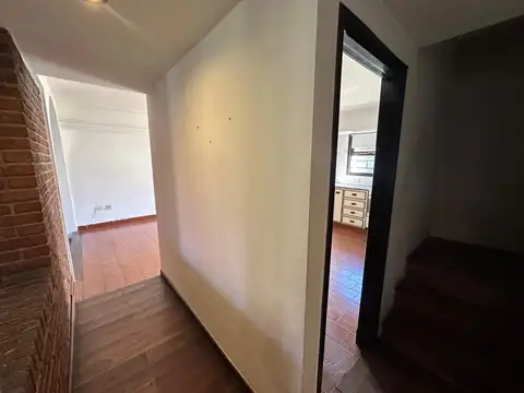 Casa en Alquiler con 2 cocheras
