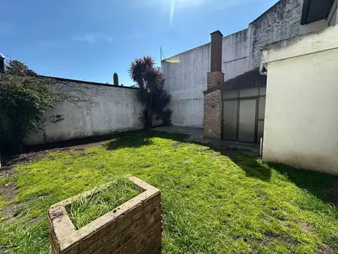 Casa en Alquiler con 2 cocheras