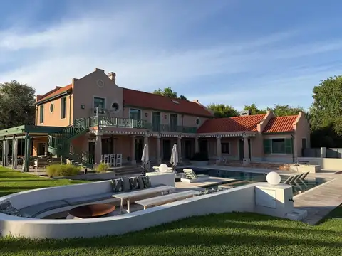 VENTA CASA 9 AMBIENTES LOS LAGARTOS PILAR