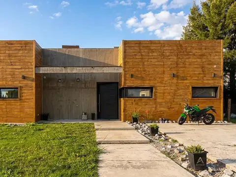 VENTA CASA 5 AMBIENTES AREA 60 - LA VICTORIA