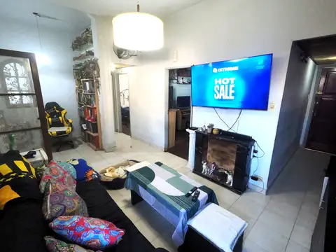 PH 3 amb de 60m2 aprox. con cocina indep, muy funcional sobre avenida, 1roxesc