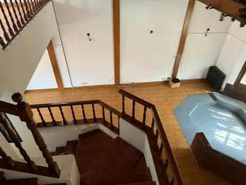 Amplio Chalet de 4 amb con jardín+cochera en Olivos