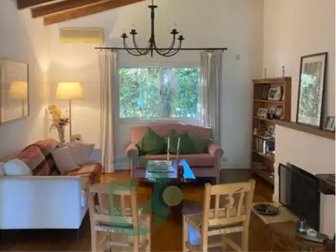 Casa 5 ambientes con 4 baños