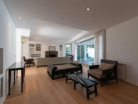 Casa 12 ambientes con 5 baños