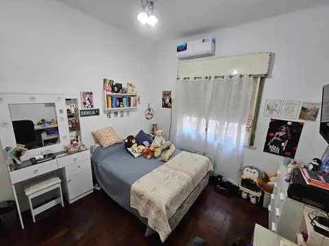 VILLA BALLESTER CENTRO: PH DE 3 AMB AL FRENTE CON TERRAZA.