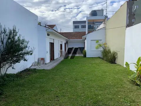 Uso comercial unicamente. Casa con 3 dormitorios, amplio jardin. Chauvin.