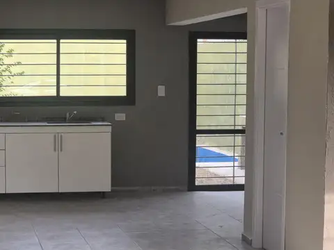 Casa 5 ambientes con 2 baños