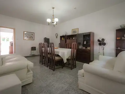 Casa 5 ambientes con 2 baños