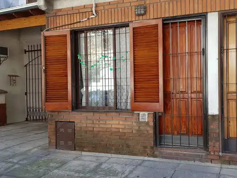 DUPLEX 3 AMBIENTES AL FRENTE, MUY BUEN ESTADO, ILUMINACIÓN NATURAL Y UBICACIÓN.