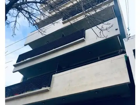 ALQUILADO. Plaza Libertad. Dos dormitorios con balcón.