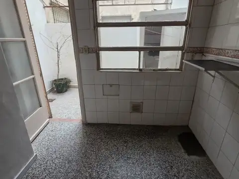 Helguera 2400, Piso PB