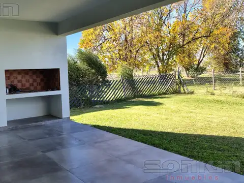 Casa en Venta con 2 cocheras