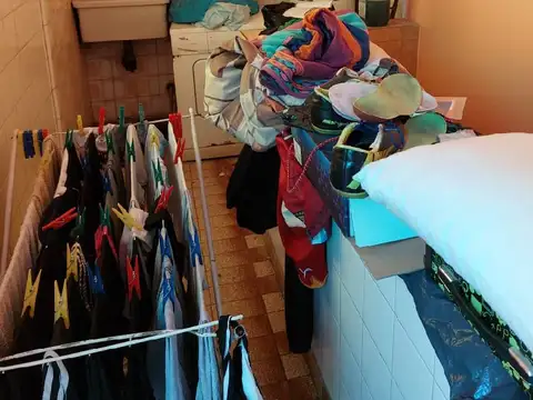 Casa 3 plantas amplio living 3 dorm.SE ESCUCHA OFERTA Gje cocina comedor patio terraza lavadero