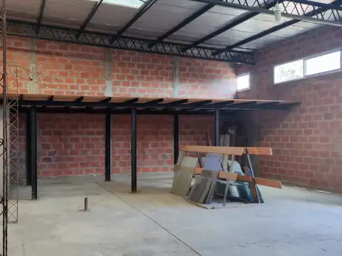 Galpon en Venta 40  mts Fondo