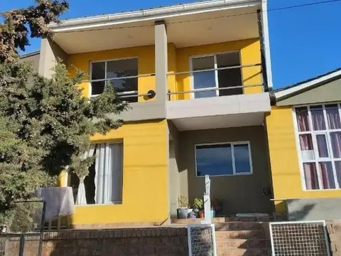 Casa 2 Dormitorios + 2 Departamentos Independientes | Apta C