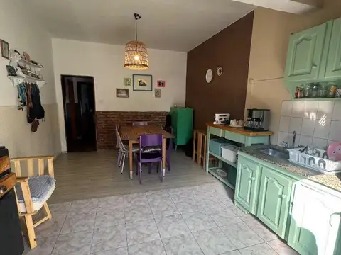 Casa de 6 Ambientes con Pileta, Parrilla y Cochera en LOMAS