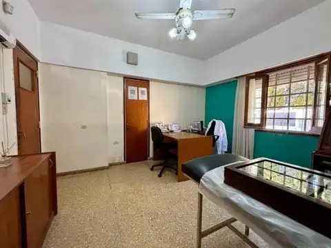 Casa 10 ambientes con 5 baños
