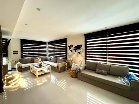 Casa en Venta con 6 cocheras