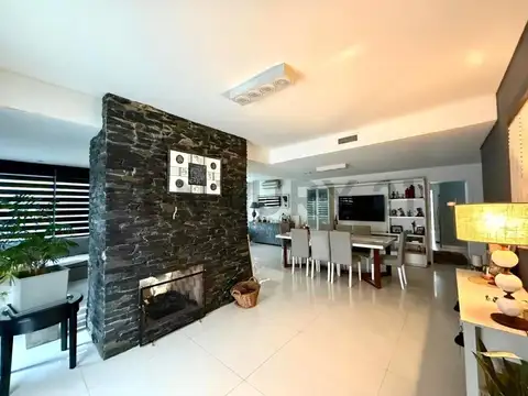 Casa en Venta en Solar Del Bosque, USD 250.000
