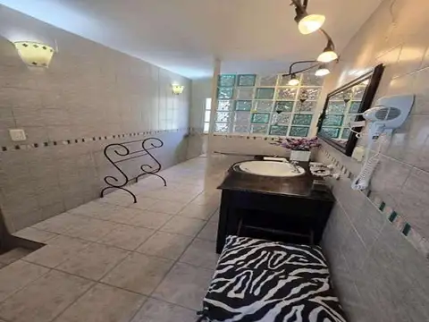 Casa 3 ambientes con 2 baños