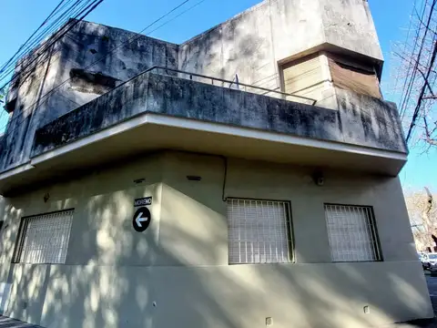 VENTA ESQUINA MORENO Y VIAMONTE EXCELENTE UBICACIÓN DOS PROPIEDADES CON INGRESOS INDEPENDIENTES