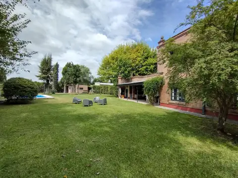 Venta Casa de 4 ambientes sobre Lote 1.460 M2. Barrio Parque Sakura, Exaltacion de la Cruz