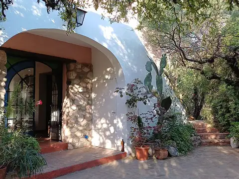 00235 - Casa de dos plantas en terreno de 5.800 m² en venta en San Marcos Sierra