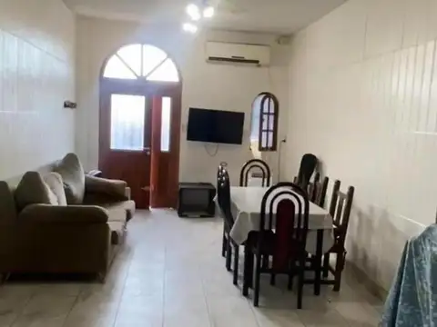 CASA EN VENTA DE 4 AMBIENTES CON PILETA Y LOCAL EN HURLING