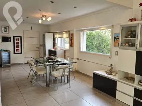 Casa 5 ambientes con 3 baños