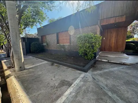 Venta casa 3 dormitorios planta baja cerro de las rosas