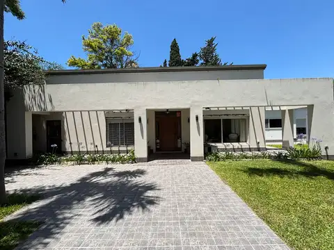 Casa en Venta con 2 cocheras
