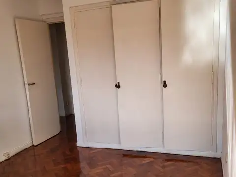 ALQUILER de 4 ambientes con balcón