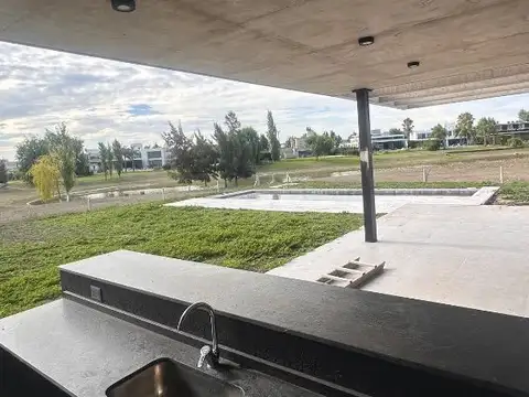 CASA EN TERRAVISTA C/ 4 DORMS EN SUITE FONDO A LAGUNA