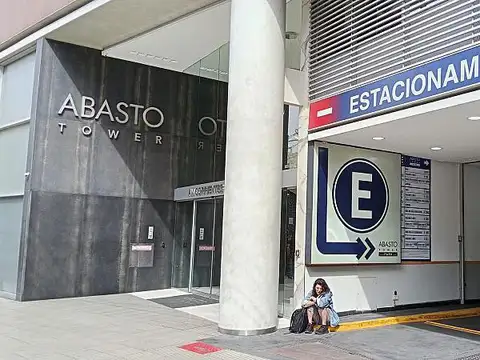 Oficina 1155 m2 en Abasto Edificio nuevo 22 metros de aventanamiento Tríplex Cocheras