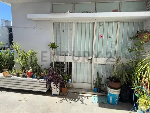 Casa 6 ambientes con 2 baños