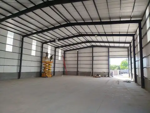 Depósitos de 900 m2 sobre Carril Rodríguez Peña