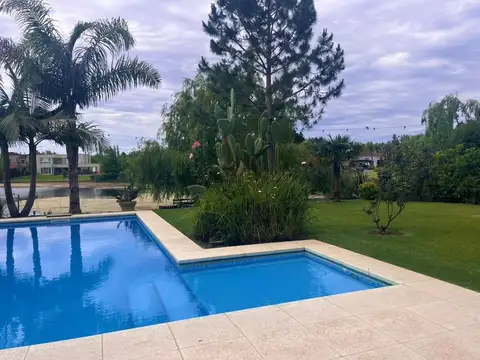 Boulevard de Todos los Santos 5600