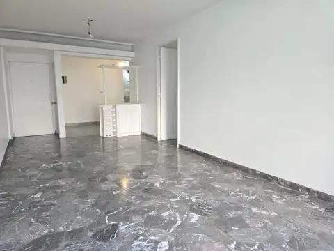 Venta departamento 4 amb. dependencia de servicio, espacio guarda coche, baulera Caballito