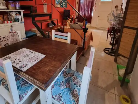 Casa Dúplex en B° Sgto. Cabral 2 dorm y cochera