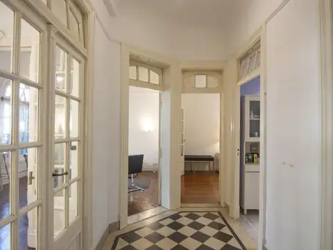 Casa 8 ambientes con 3 baños