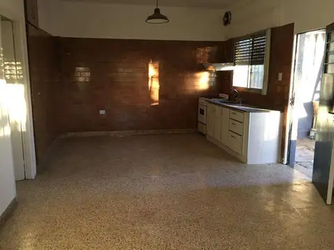 VENTA EN BLOQUE ,  IDEAL 2 FAMILIAS  ,   CASA en  PB y otra  PA