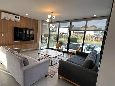 Casa en Alquiler al Oeste