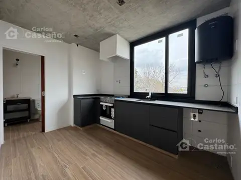 Exc. Semipiso de 1 Amb. al Frente, Divisible con Balcón