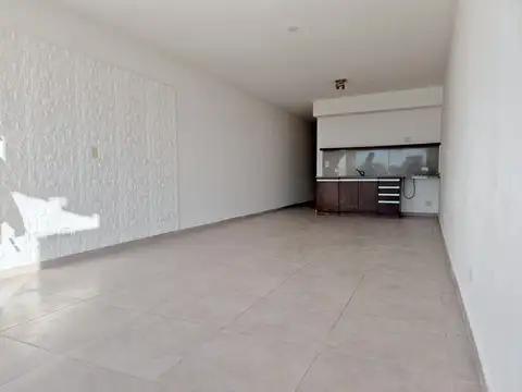 Rivadavia 1500: 1 amb. Cfrente. Cocina americana y baño completo. Laundry.