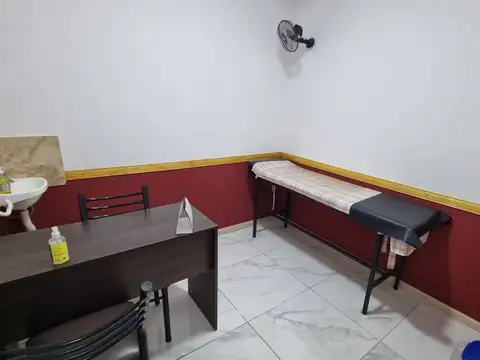 Local en Venta en Luis Guillon, USD 288.000